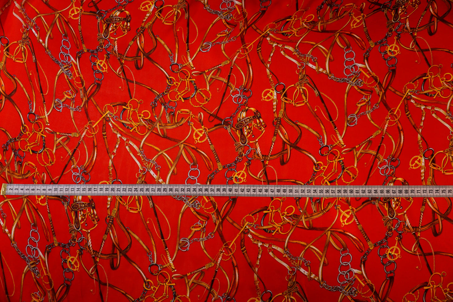 Silk with bridle motif – elegant & bright