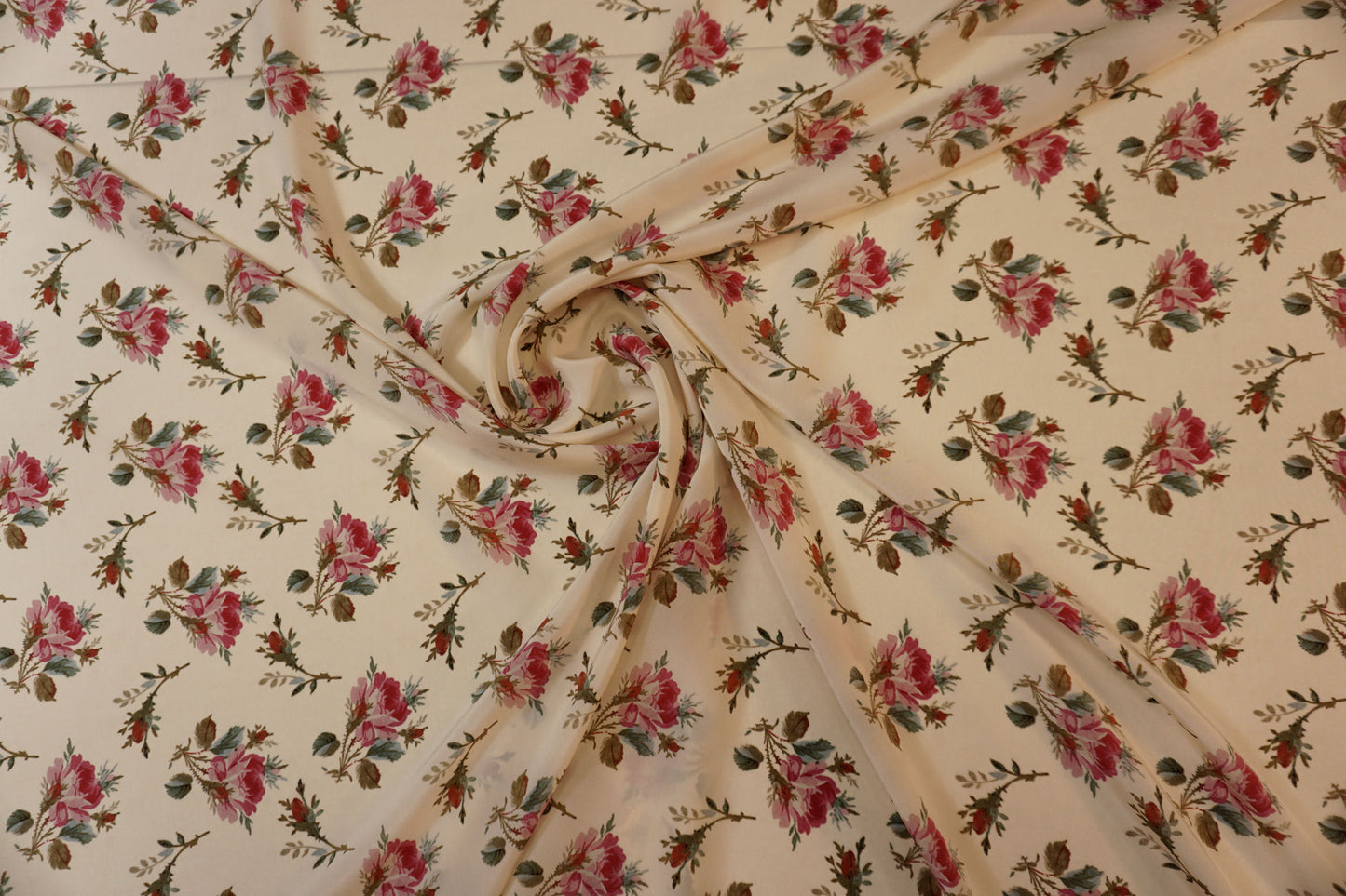 Noble silk crepe β delicate roses on cream