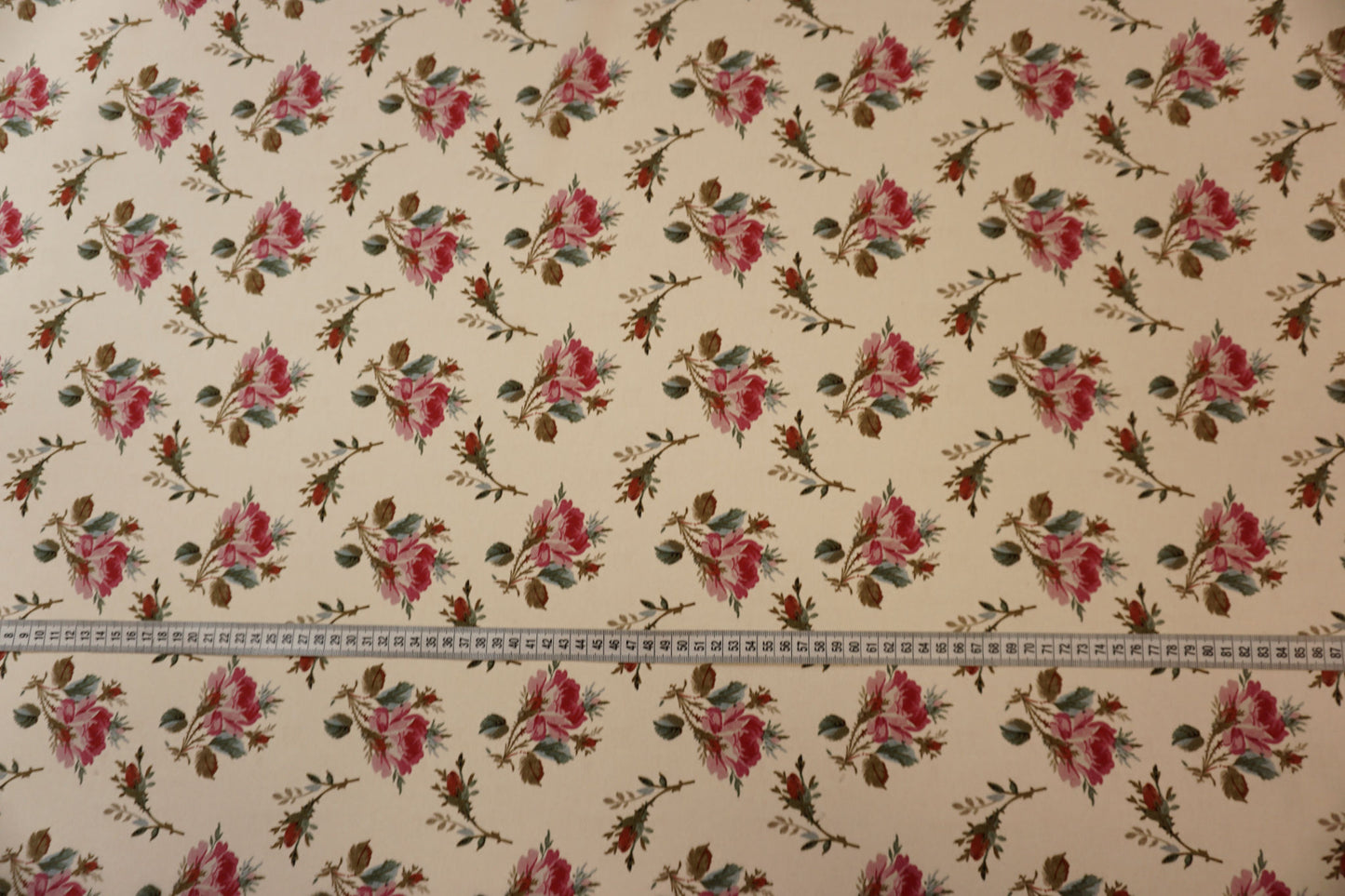 Noble silk crepe β delicate roses on cream