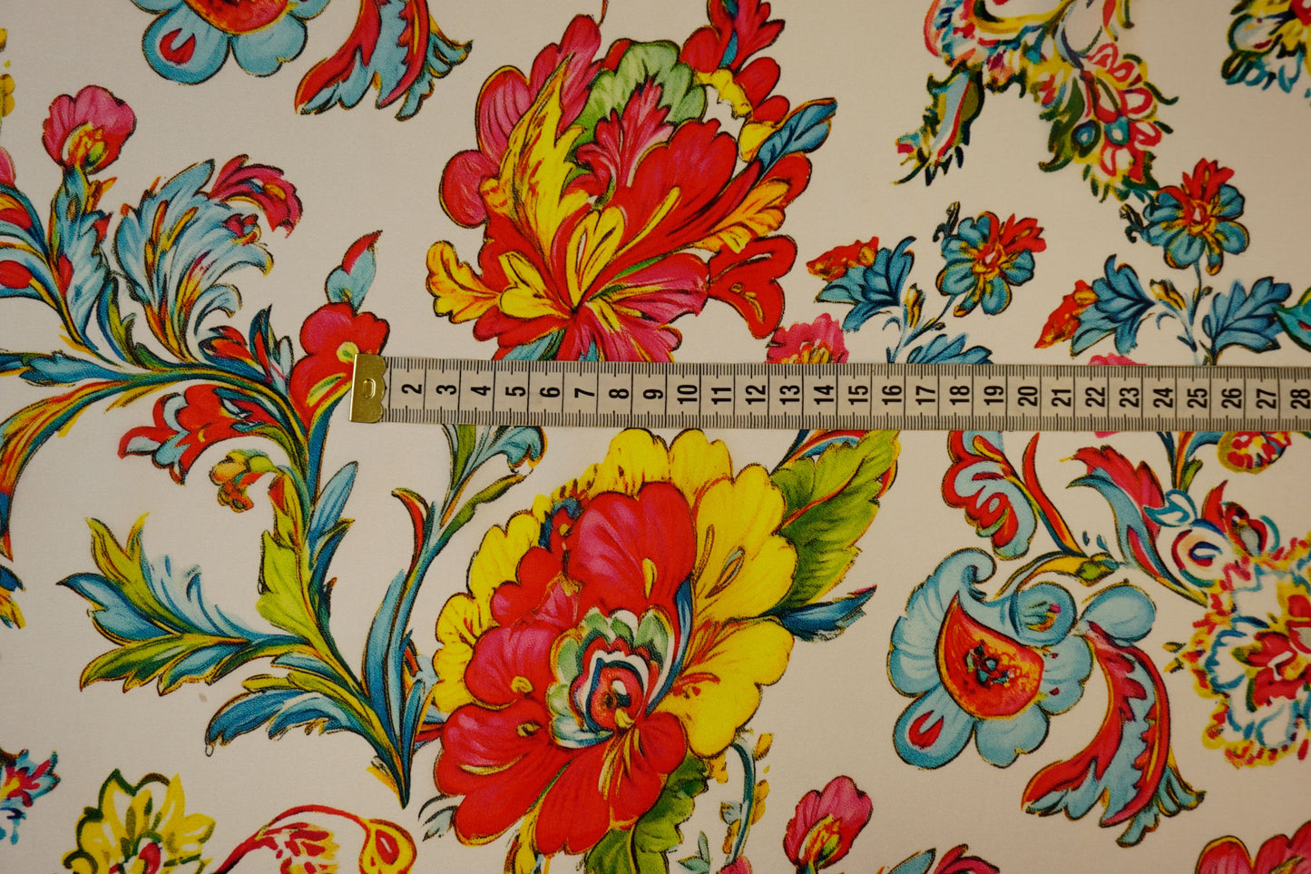 Lightweight silk georgette with a magnificent floral pattern