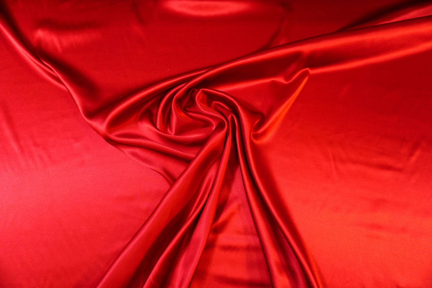 Elegant silk blend with shine in bright red