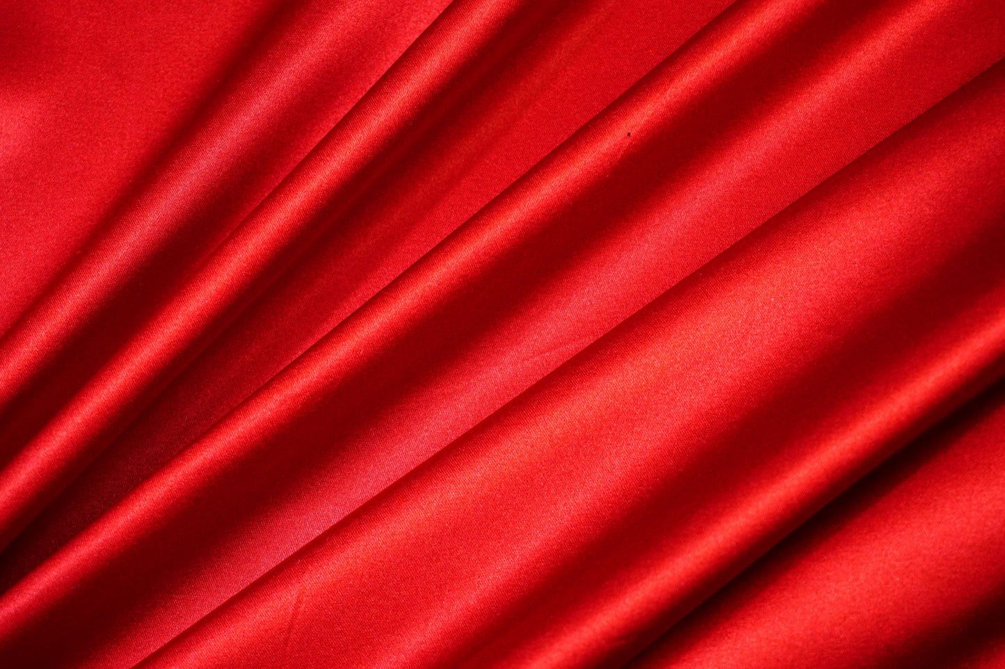 Elegant silk blend with shine in bright red
