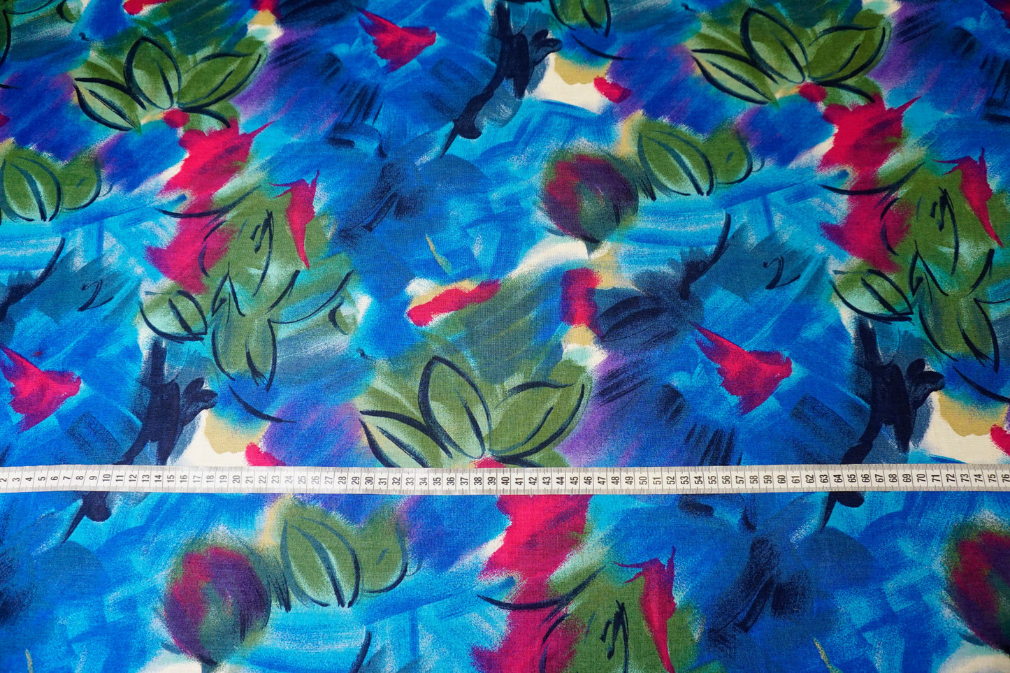 Linen-cotton mix with artistic leaf design