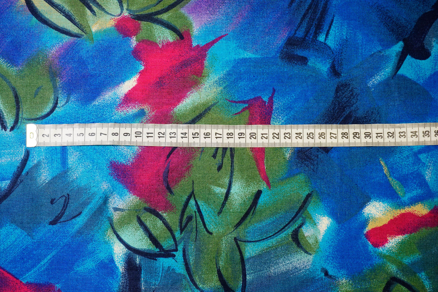 Linen-cotton mix with artistic leaf design