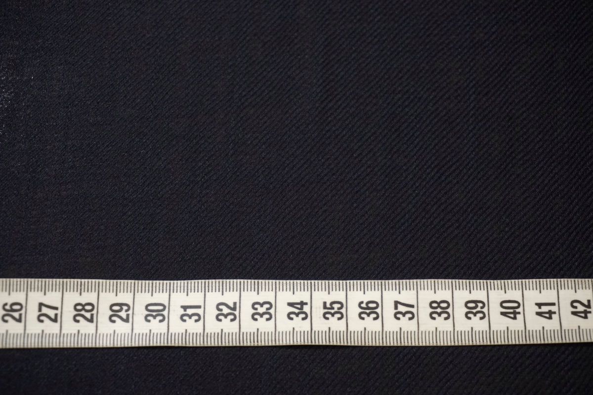 100% Kaschmir Twill in Nachtblau – edel, fließend und sanft, ideal für feminine Schnitte, zarte Kleider und elegante Blusen