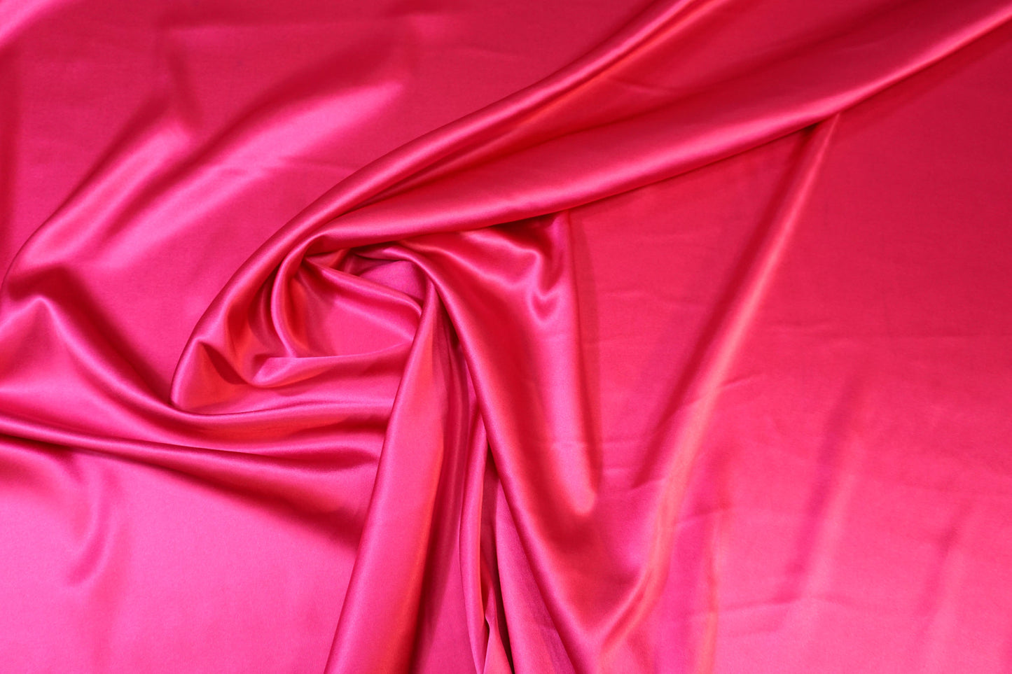 Elegant silk blend with shine in fuchsia