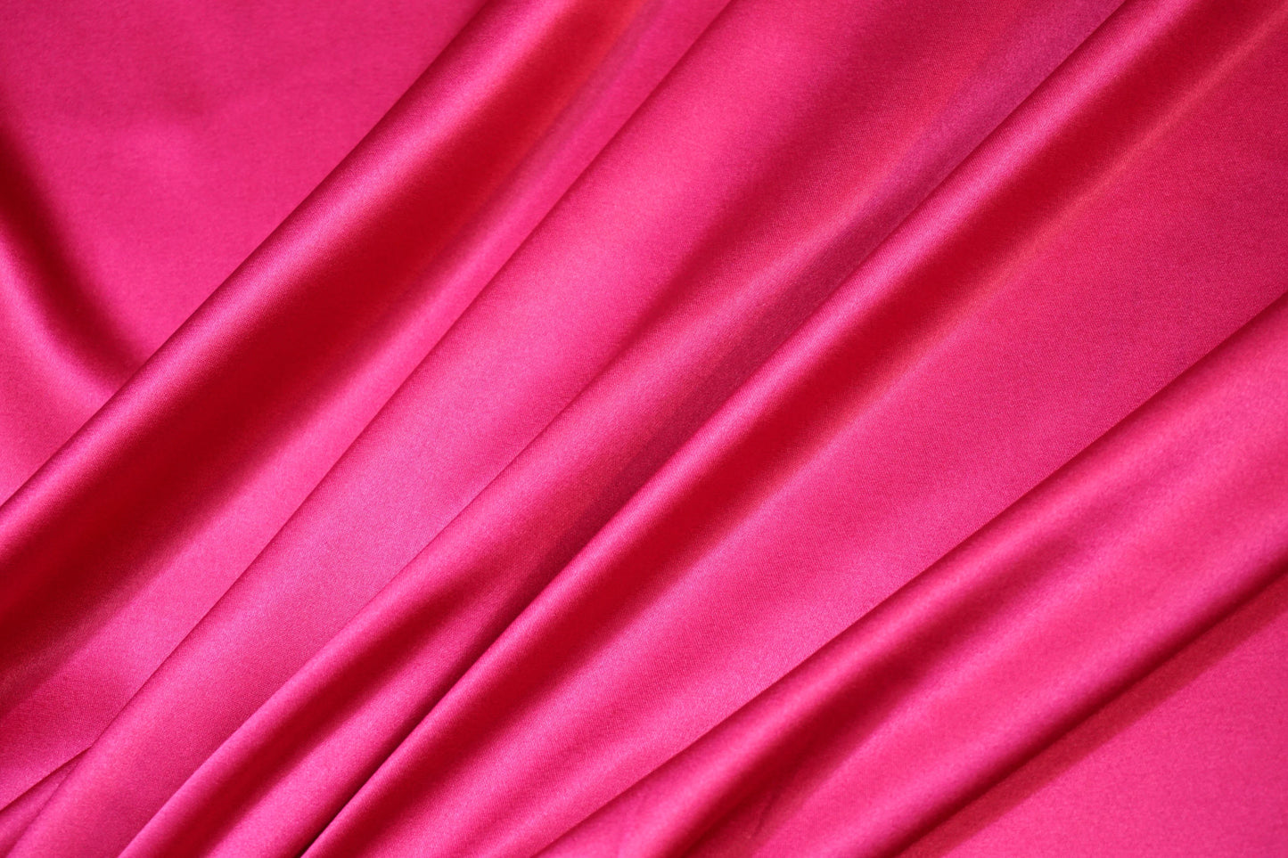 Elegant silk blend with shine in fuchsia