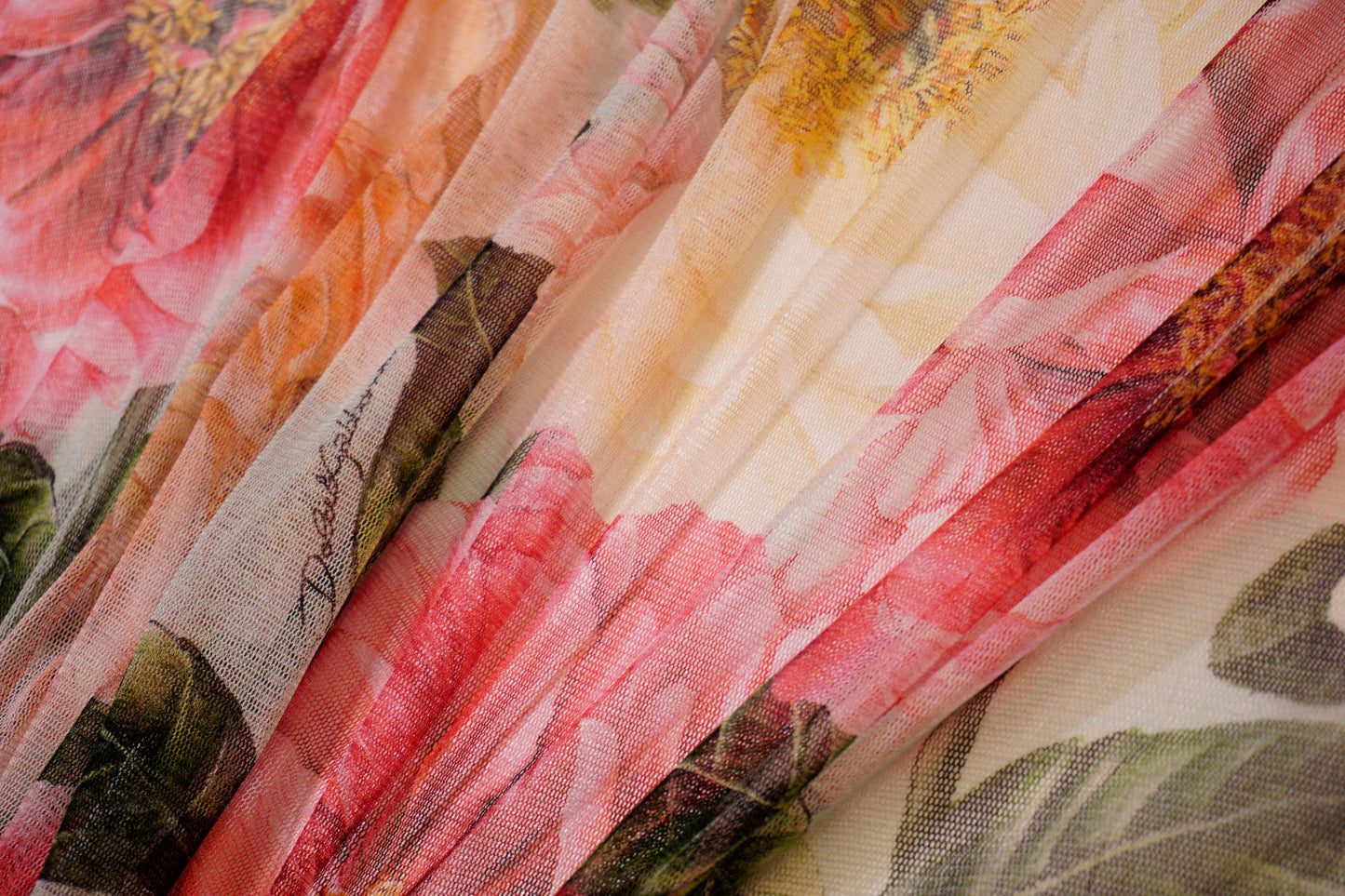 Delicate cotton tulle with roses – romantic lightness