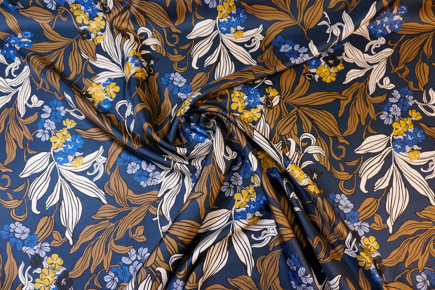 Italian silk twill – elegance in blue & yellow