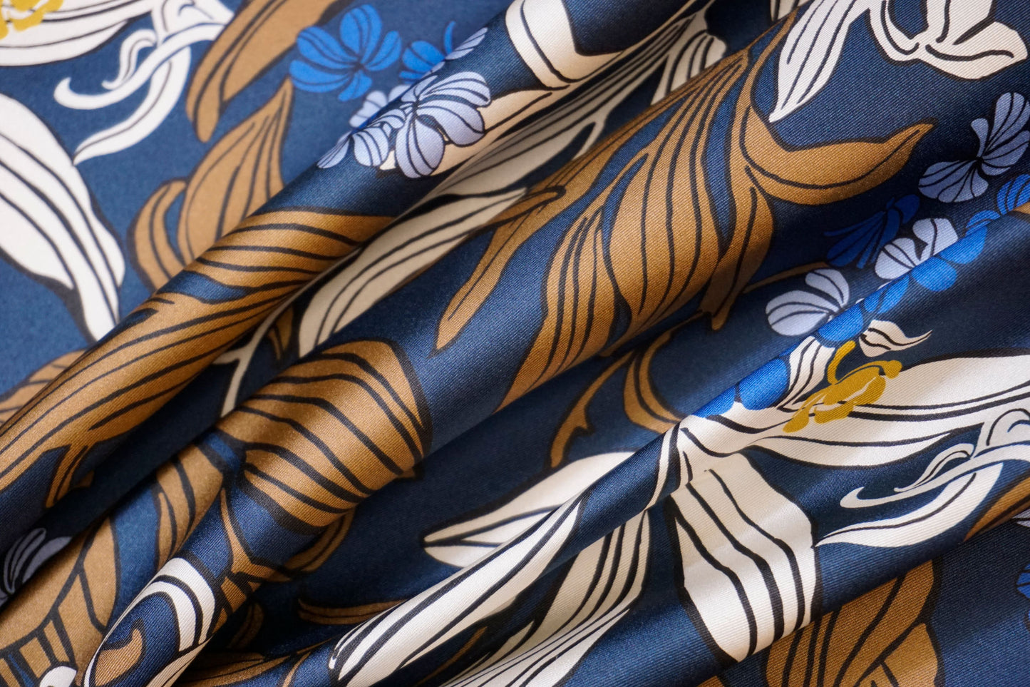 Italian silk twill – elegance in blue & yellow