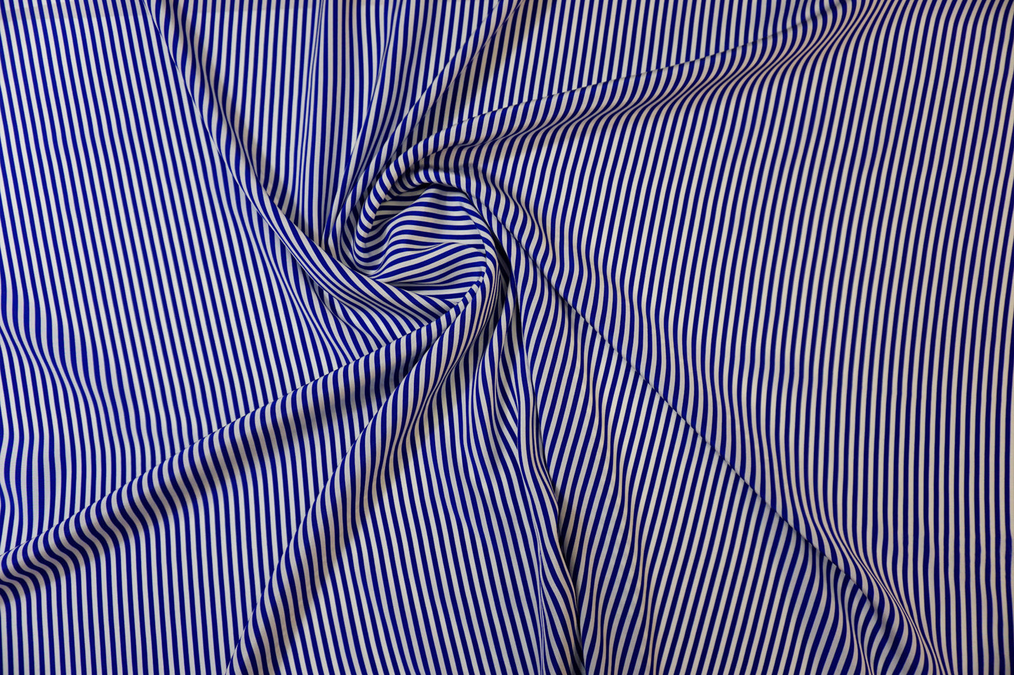 Elegant Italian silk crepe with timeless stripes
