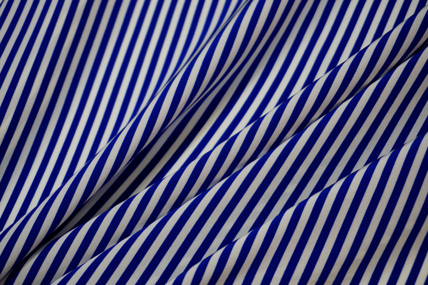 Elegant Italian silk crepe with timeless stripes