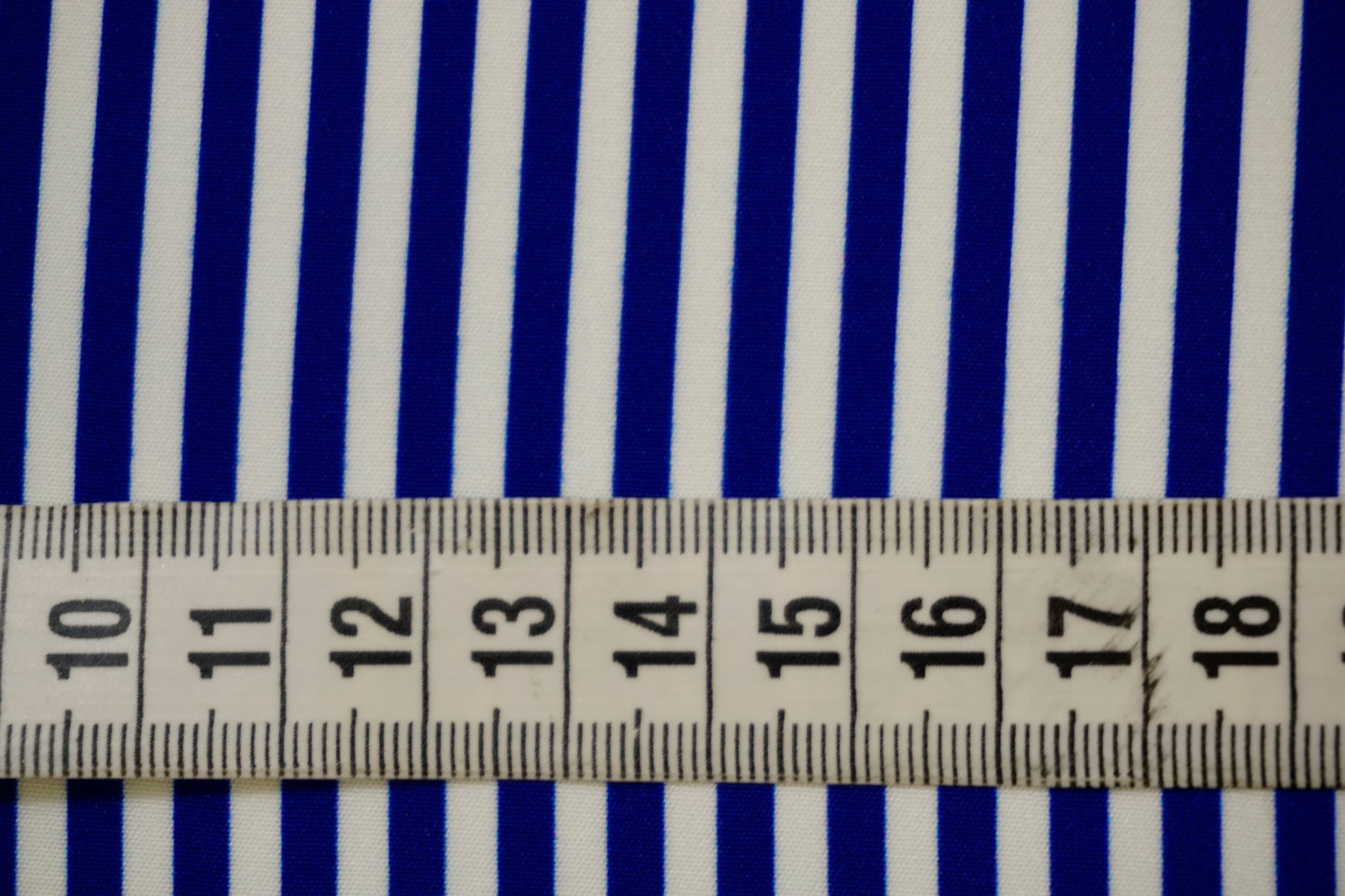 Elegant Italian silk crepe with timeless stripes
