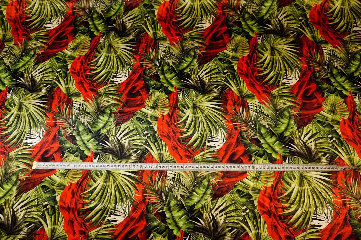 Silk jacquard – tropical design with a noble shimmer