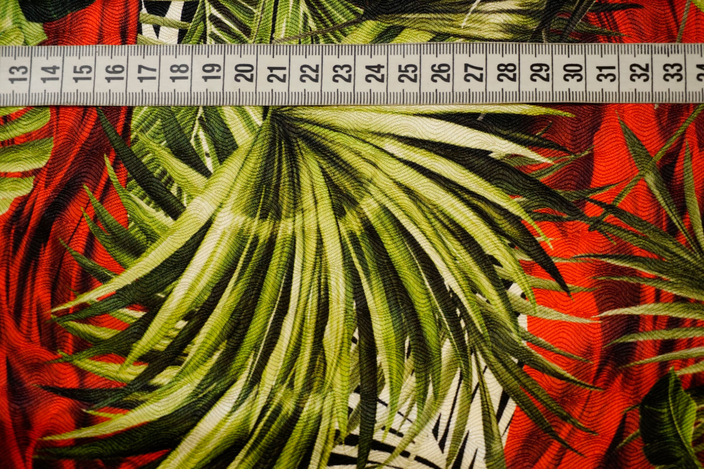 Silk jacquard – tropical design with a noble shimmer