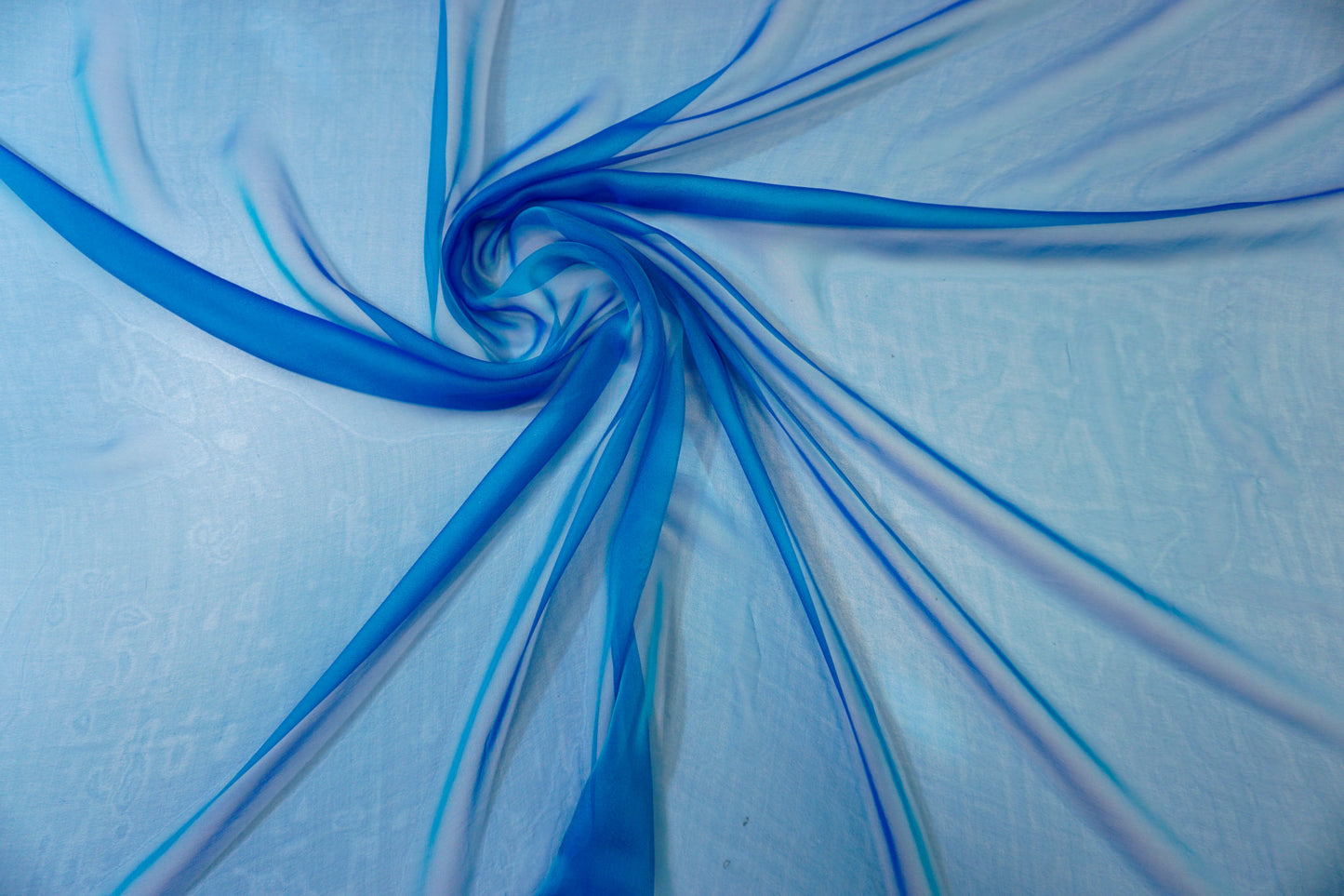 Delicate silk chiffon – like the shimmering sea