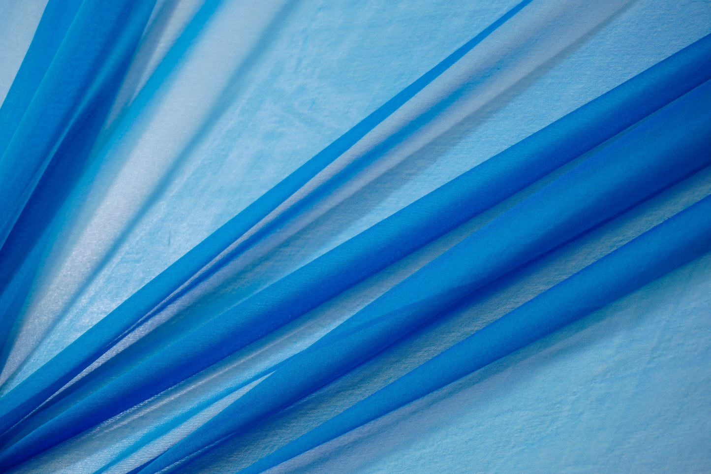 Delicate silk chiffon – like the shimmering sea