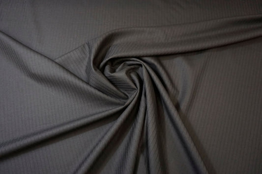 Eleganter schwarzer Anzugstoff aus 100% Schurwolle mit dezenter Jacquard-Struktur