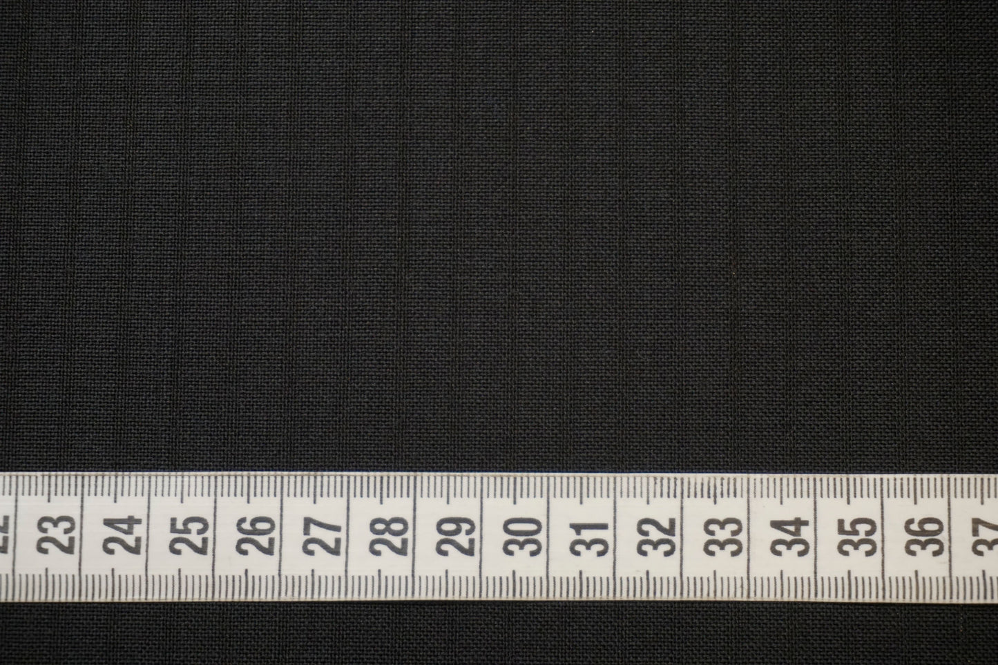 Leichter Wollstoff mit geschmeidigem Fall, ideal für Anzüge, Sakkos und Hosen