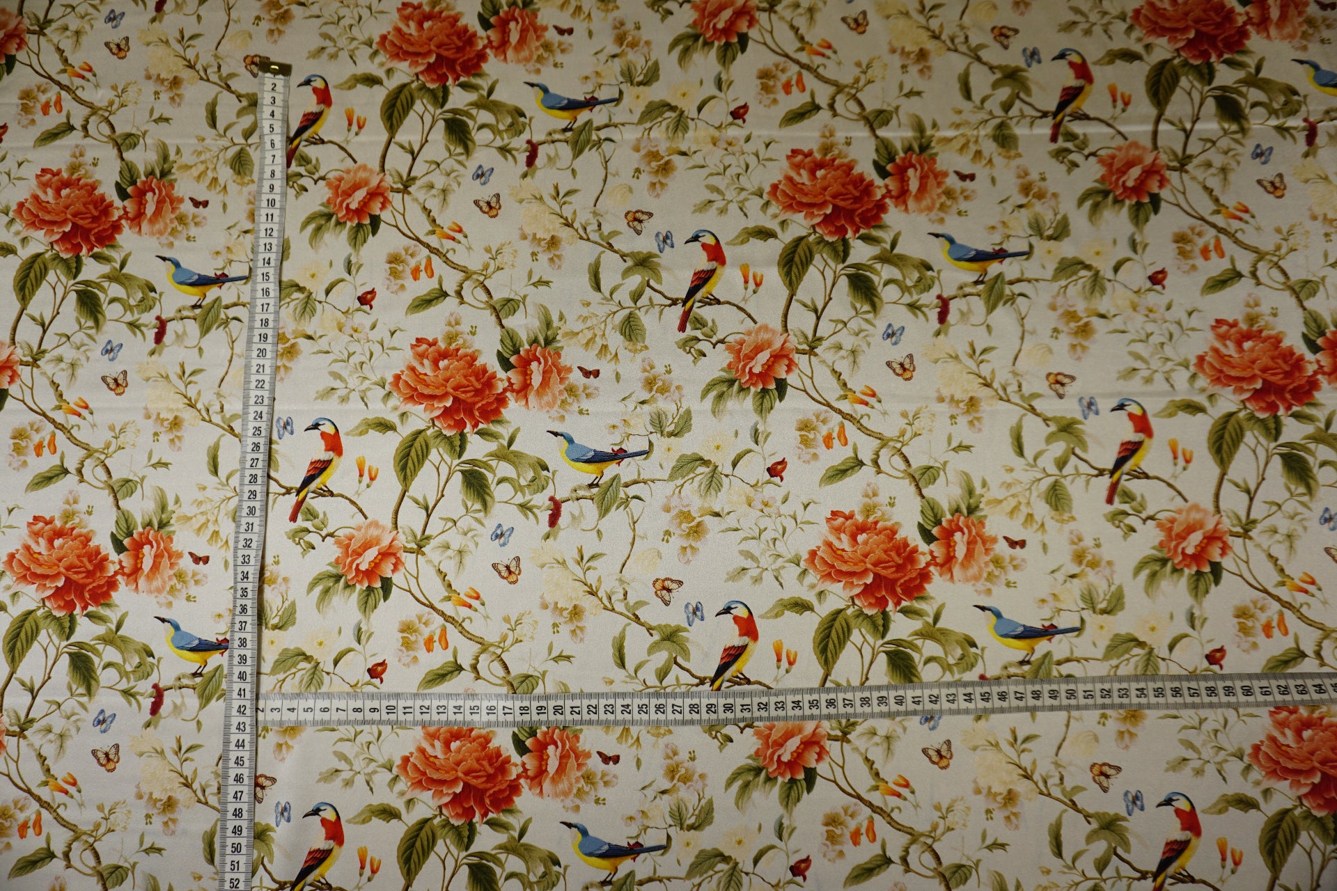 Fließender Seidensatin mit Elasthan, weicher Fall und luxuriöse Haptik