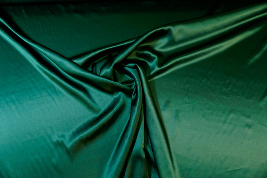 Elegant silk blend with shine in bottle green