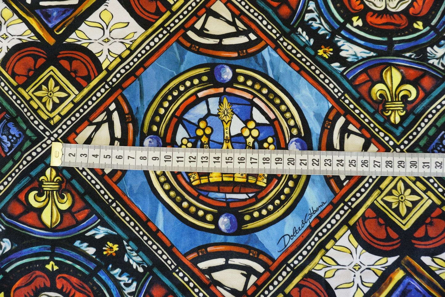 Reststück 0,4m | Barockes Kirchenfenster-Muster in Blau, Rot & Gold | Made in Italy