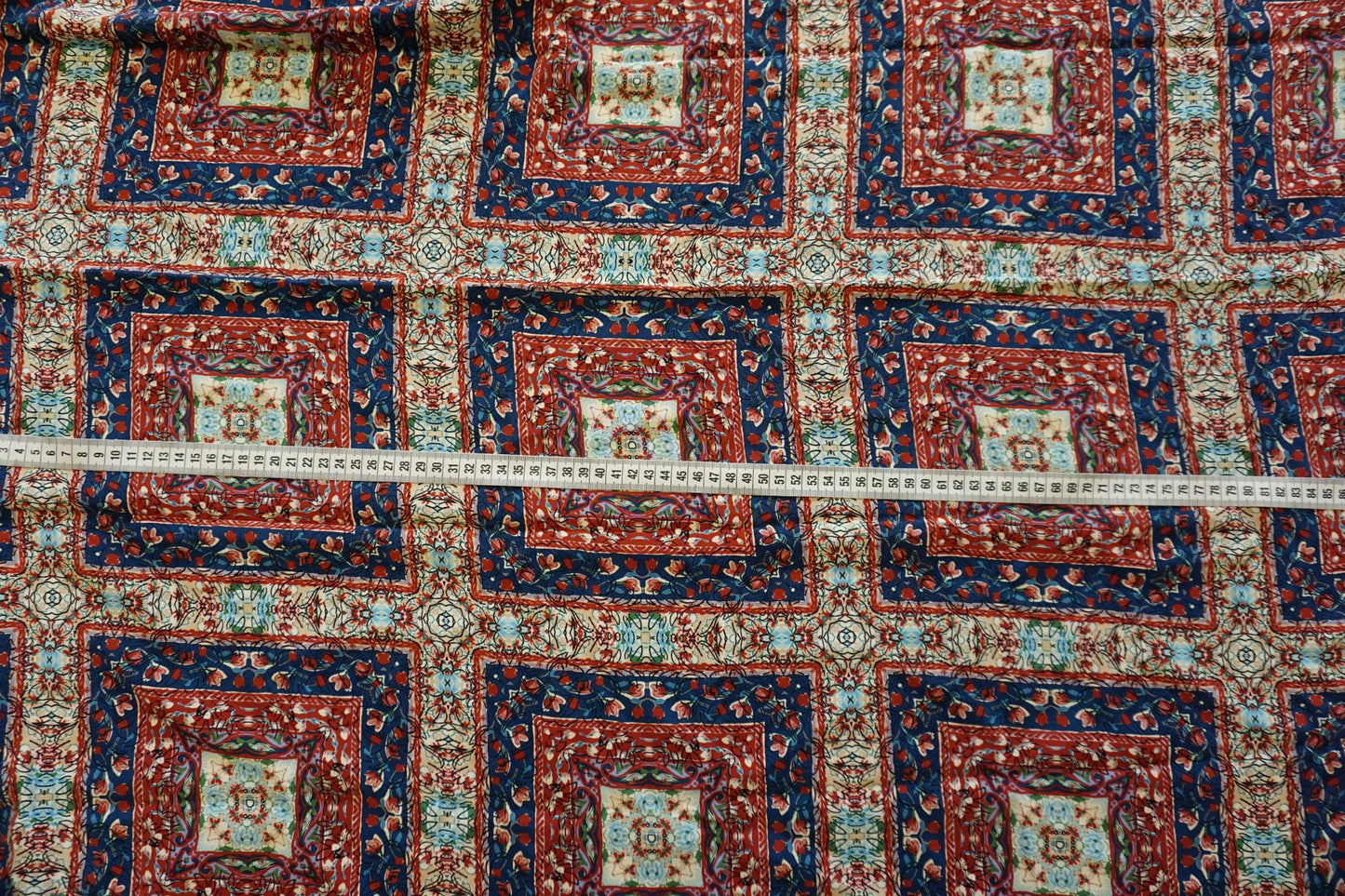 Rest 120 cm x 138 cm Seidencrêpe | Orientalisches Medaillonmuster  | Made in Italy