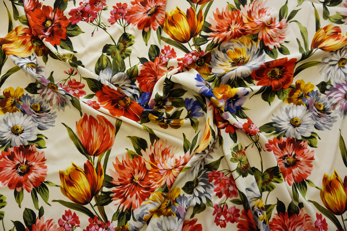 Rest | Seidenstretch | Große malerische Blumen auf Creme | Made in Italy