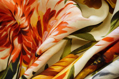 Rest | Seidenstretch | Große malerische Blumen auf Creme | Made in Italy