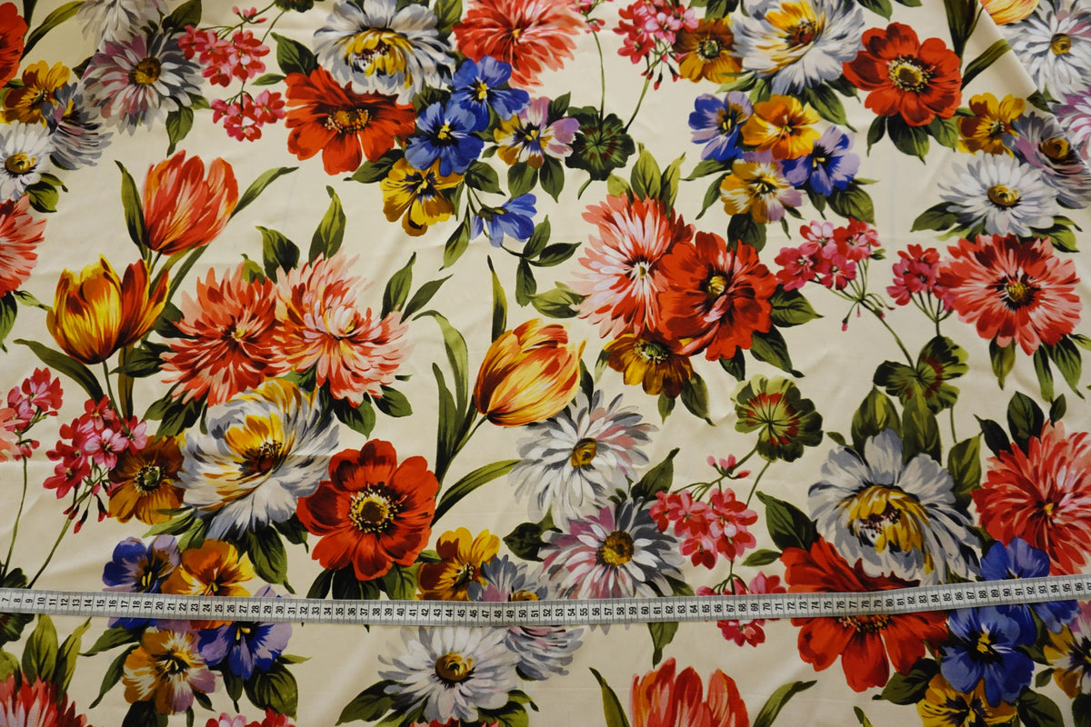 Rest | Seidenstretch | Große malerische Blumen auf Creme | Made in Italy
