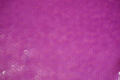 Paillettenstoff in Lila – Glamouröse Statement mit funkelndem Effekt