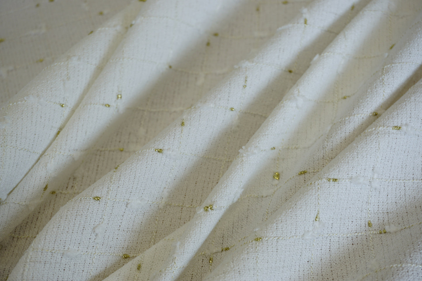 Exclusive Bouclé in White & Gold – Geometric Elegance