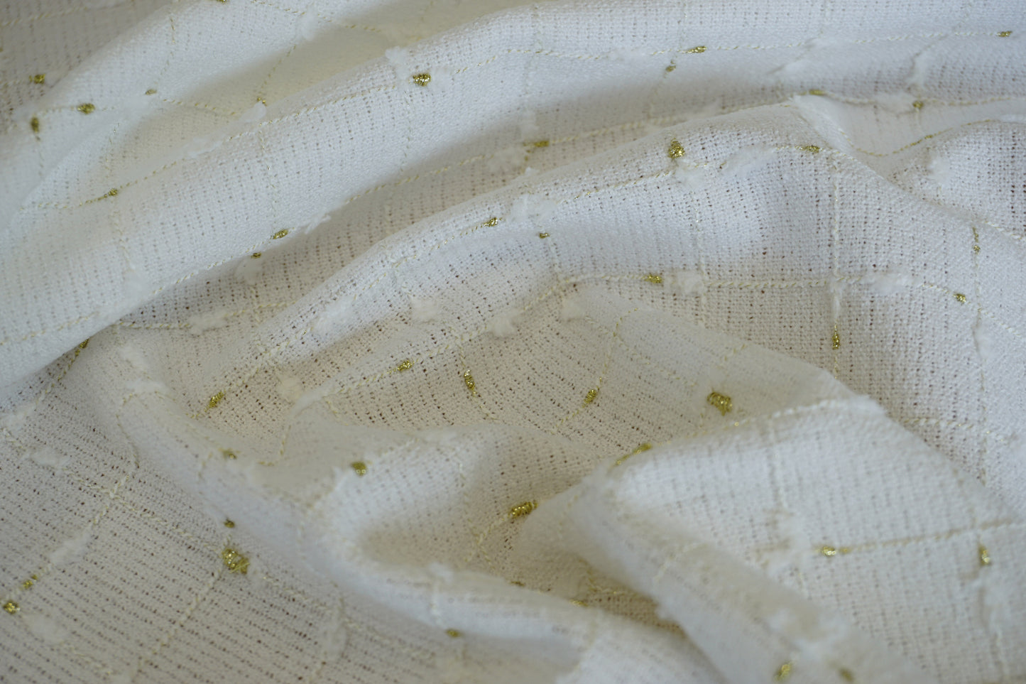 Exclusive Bouclé in White & Gold – Geometric Elegance