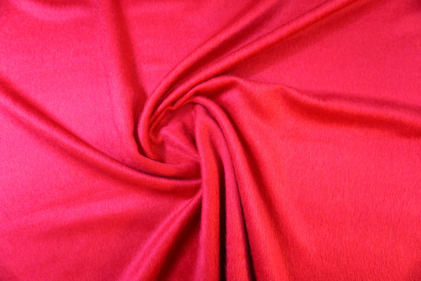 Wollstoff in Fuchsia mit luxuriösem Flor