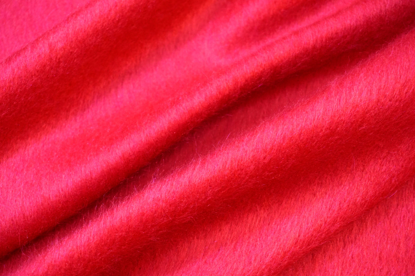 Wollstoff in Fuchsia mit luxuriösem Flor