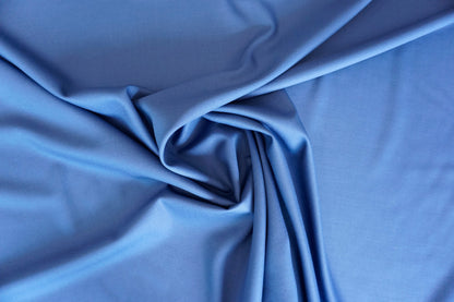 Edler Anzugstoff in hellem tintenblau