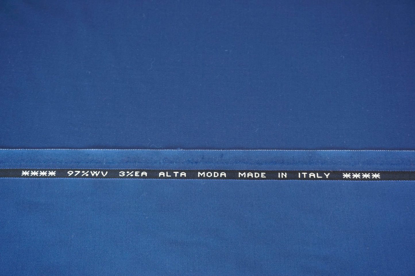 Edler Anzugstoff in hellem tintenblau