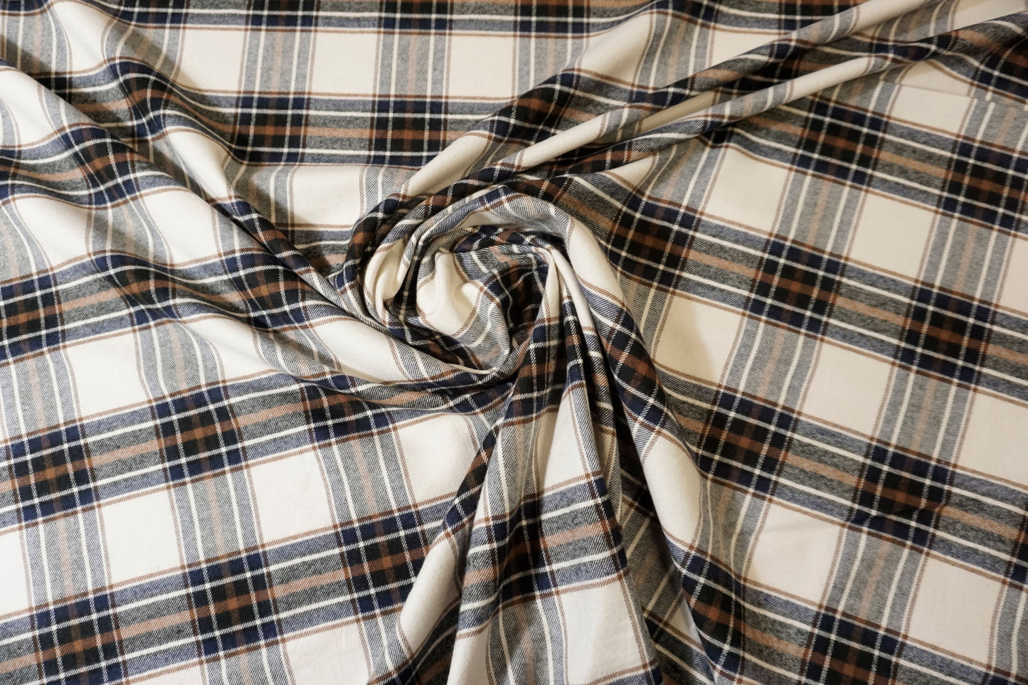 Baumwollflanell in Creme mit großem Tartan-Karo