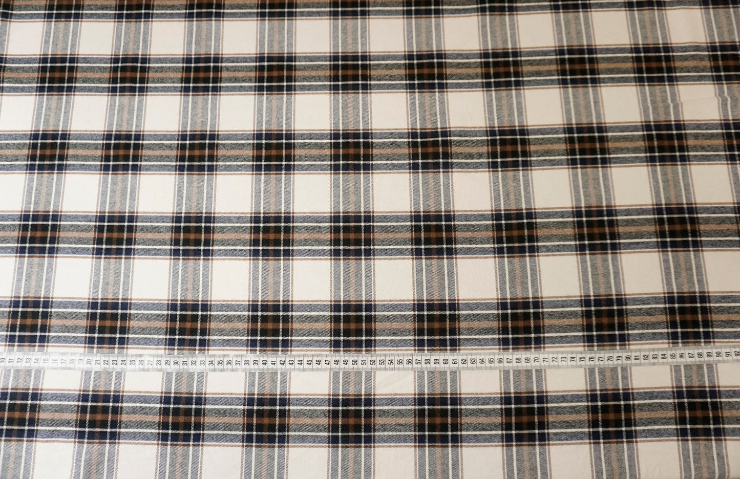Baumwollflanell in Creme mit großem Tartan-Karo