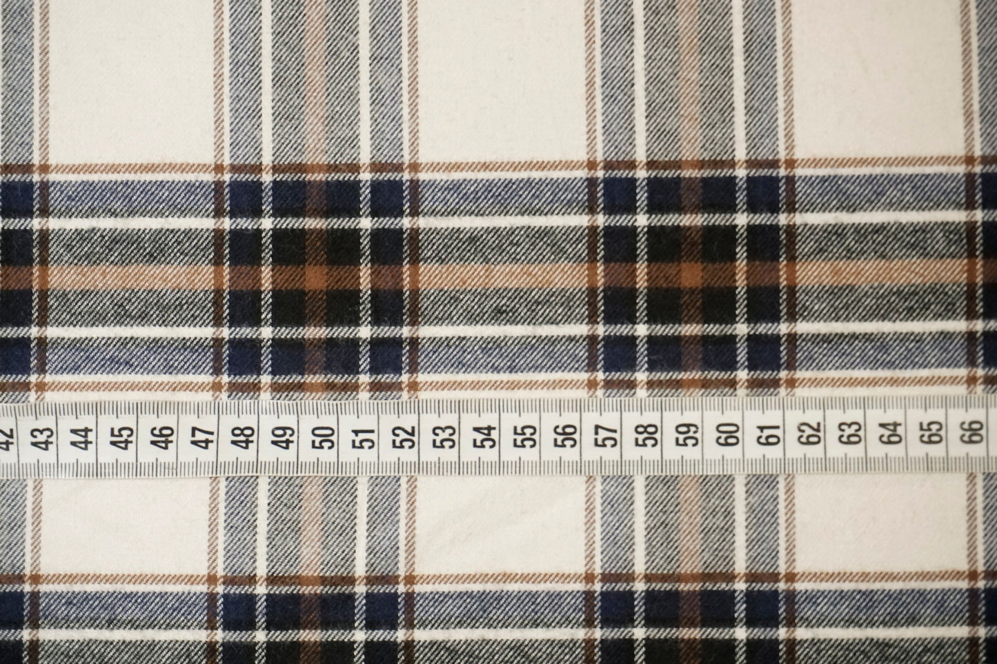 Baumwollflanell in Creme mit großem Tartan-Karo