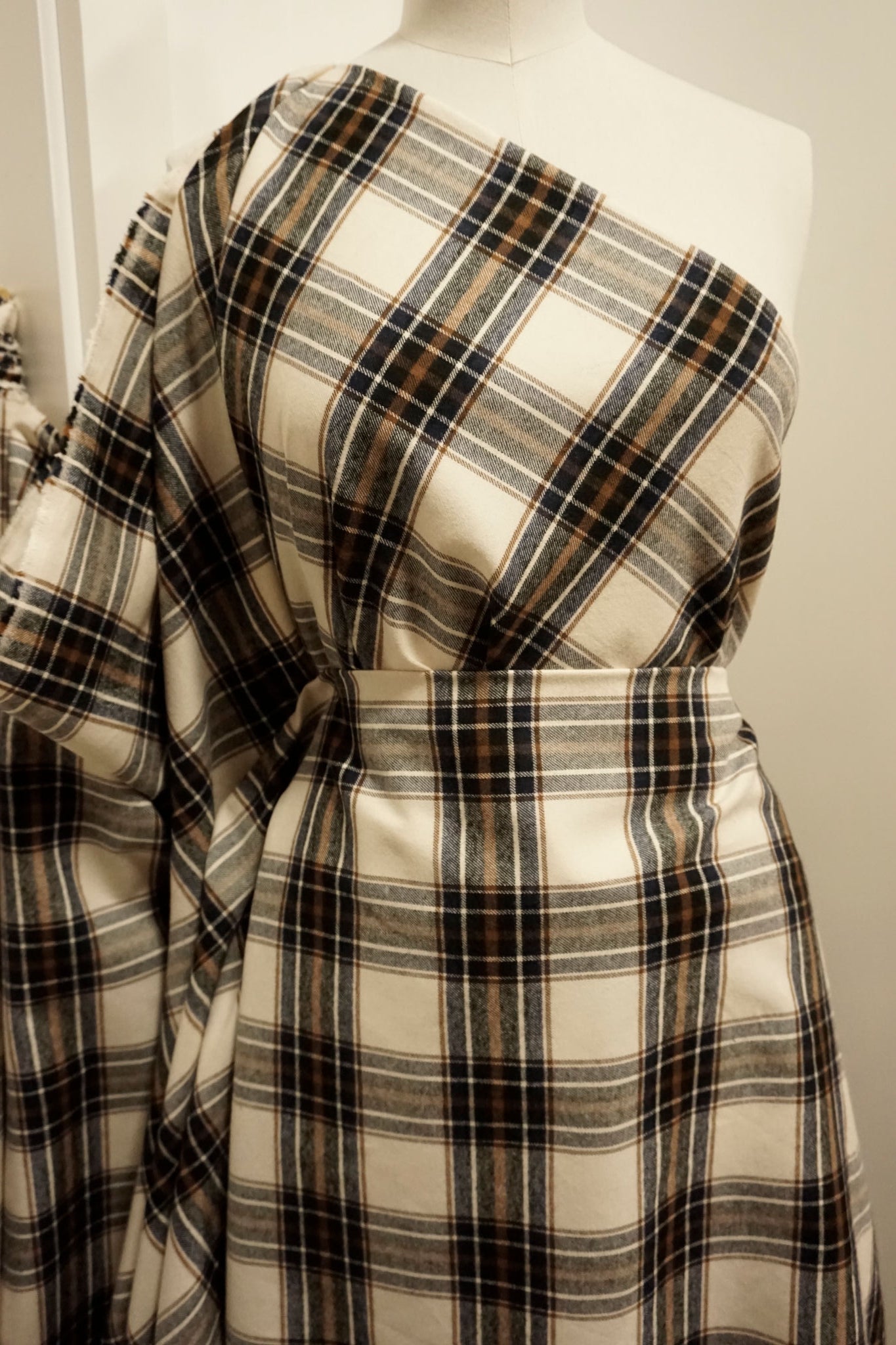Baumwollflanell in Creme mit großem Tartan-Karo