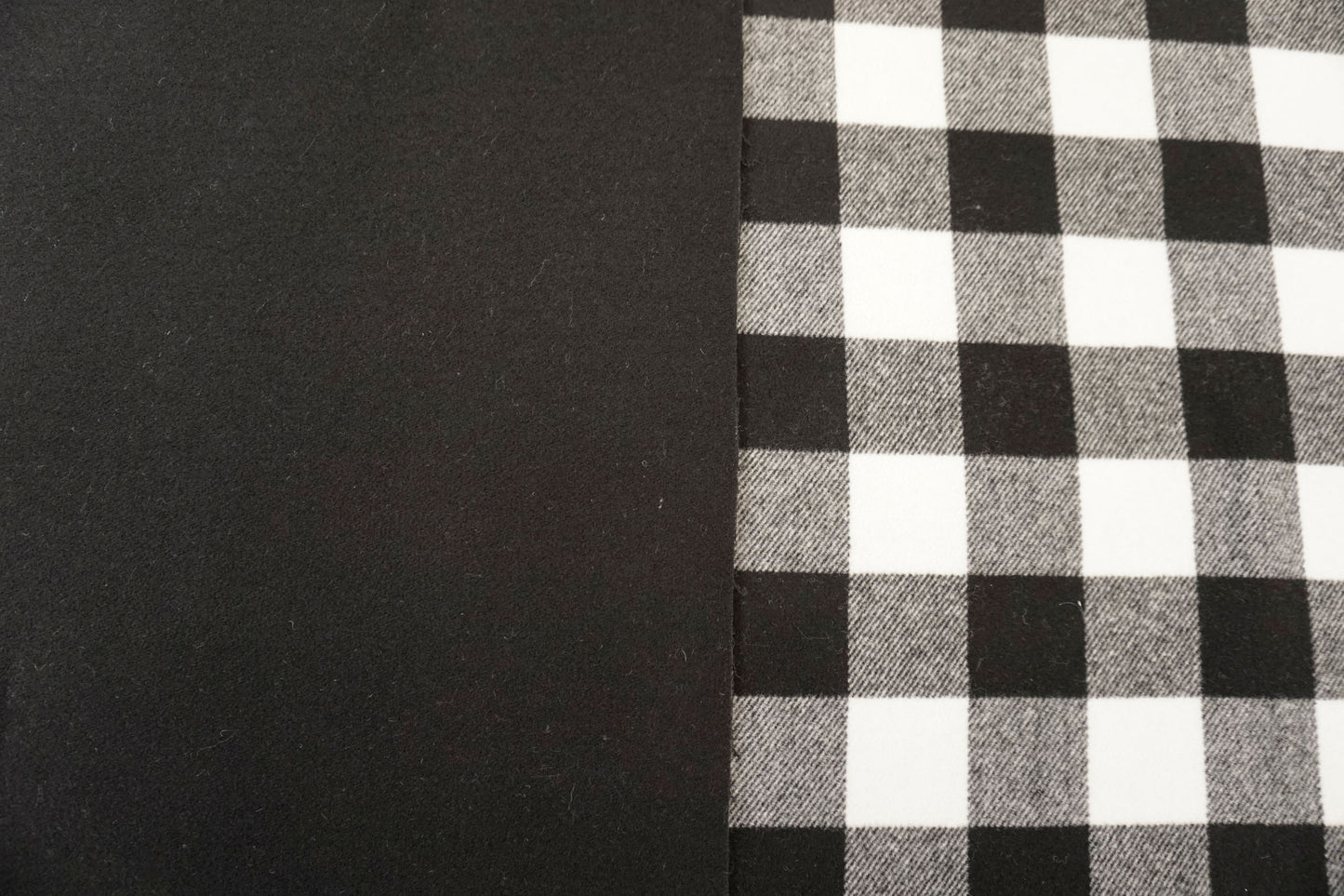 Double Face Mantelstoff aus Schurwolle – Schwarz & Schwarz-Weiß-Karo
