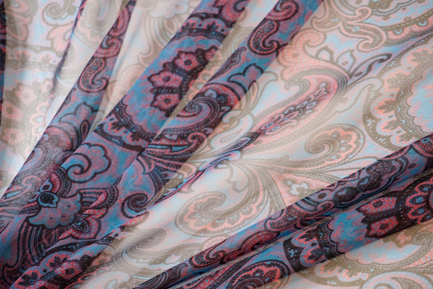 Seidenchiffon in dunkelblau mit Paisley-Muster