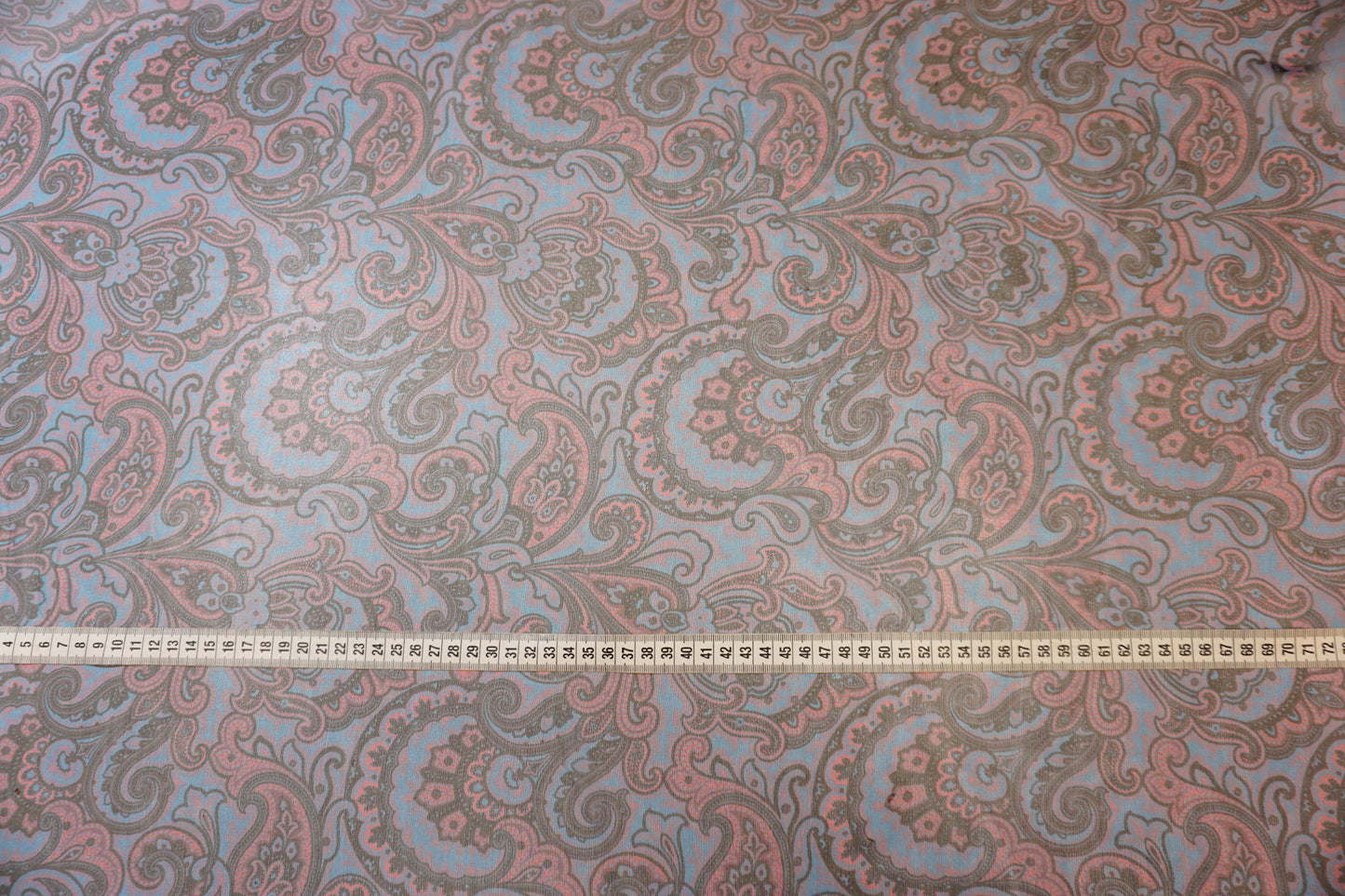 Seidenchiffon in dunkelblau mit Paisley-Muster