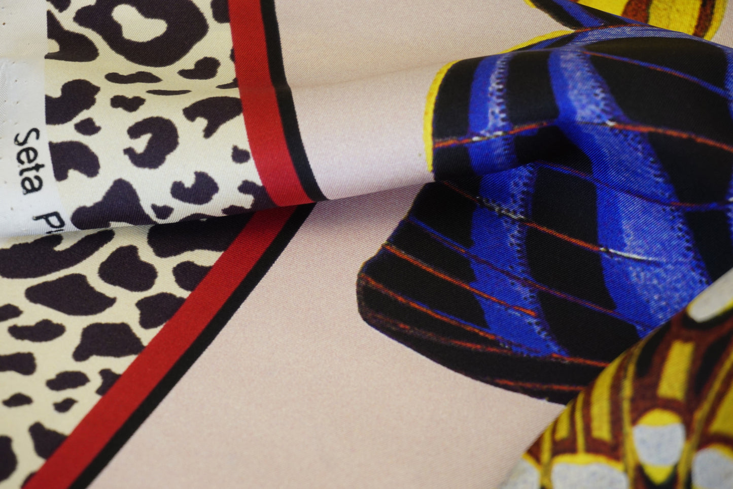 Italienisches Seidencarré "Butterfly & Leo" – Luxuriöser Mustermix