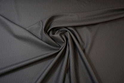 Eleganter schwarzer Anzugstoff aus 100% Schurwolle mit dezenter Jacquard-Struktur