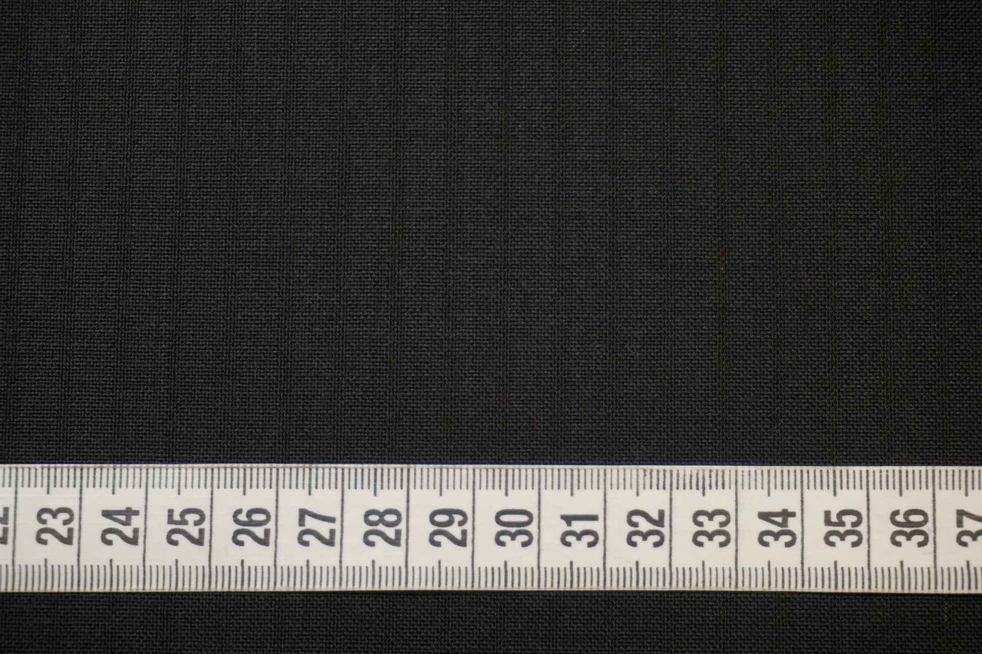 Leichter Wollstoff mit geschmeidigem Fall, ideal für Anzüge, Sakkos und Hosen