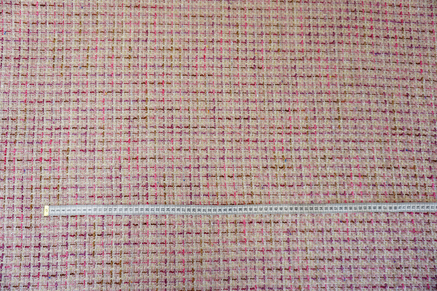 Strukturierter Bouclé-Stoff mit eleganter Tiefe und luxuriöser Haptik