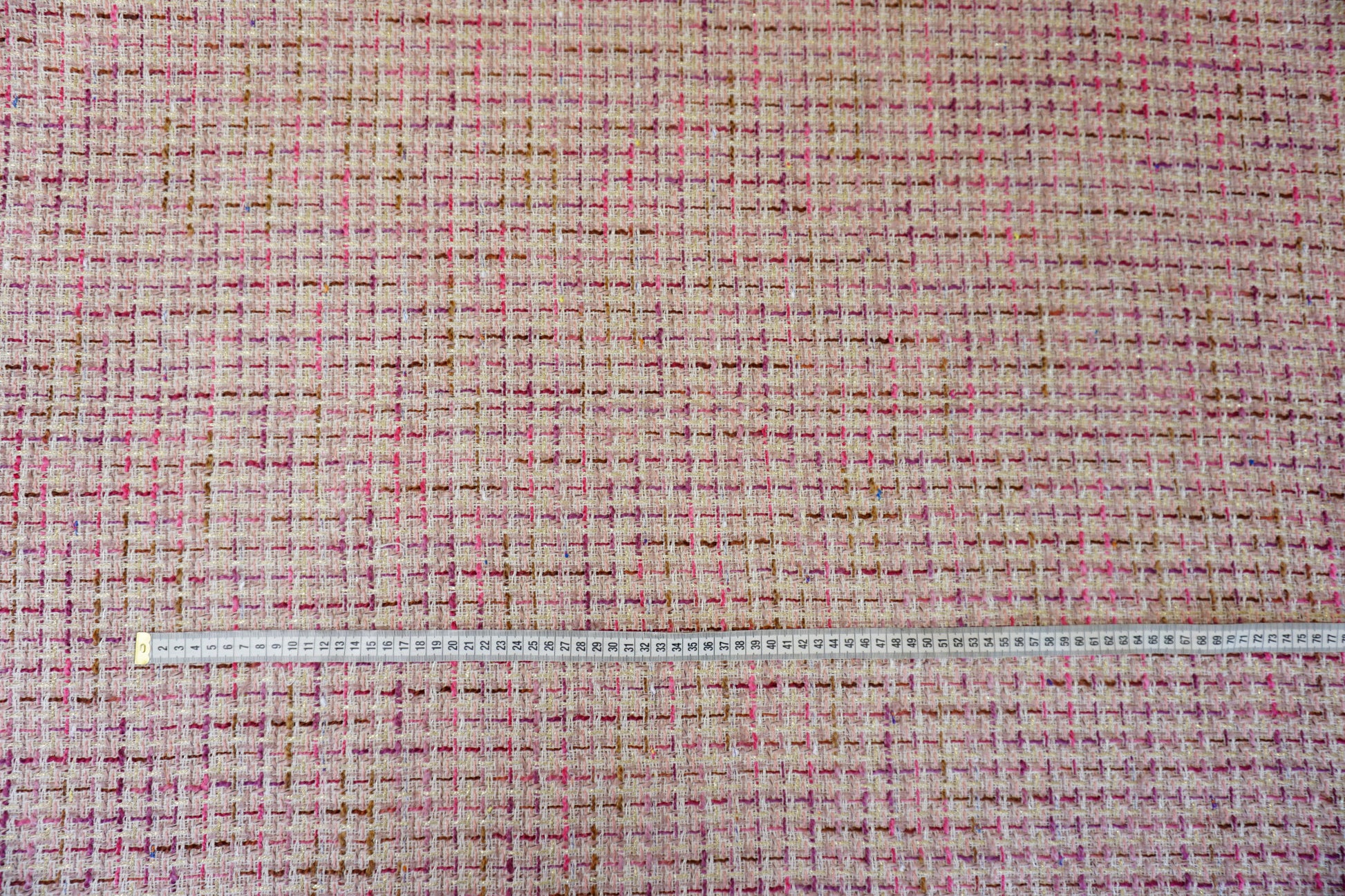 Strukturierter Bouclé-Stoff mit eleganter Tiefe und luxuriöser Haptik