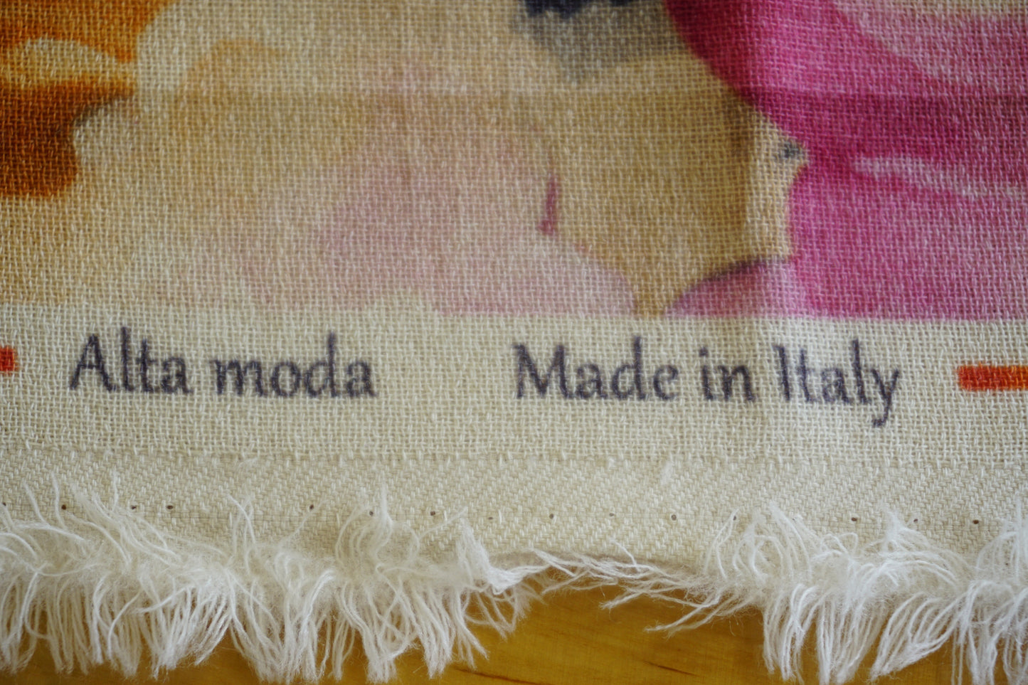 Exklusiver Schurwoll-Crêpe Paneel – Florale Opulenz in italienischer Qualität